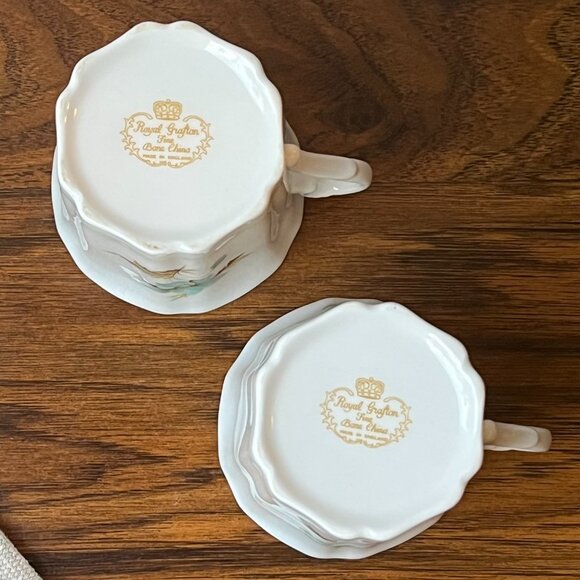 Royal Grafton Fine Bone China 2 Mugs Light Blue Flowers 7 oz England - Picture 9 of 11